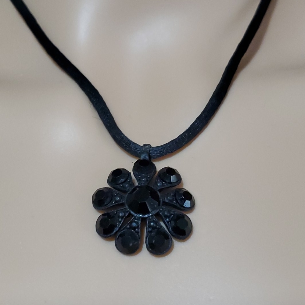 Robert Rose Black Rhinestone Flower Necklace - Picture 6 of 7